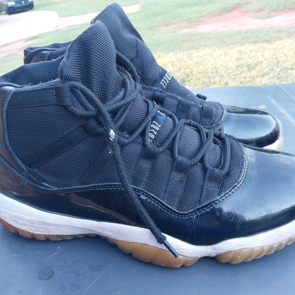 Air Jordan 11 - Picture 2 of 6